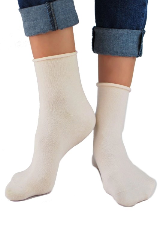 Dámské ponožky 014 model 19339751 - Noviti - Doplňky čepice, rukavice a šály
