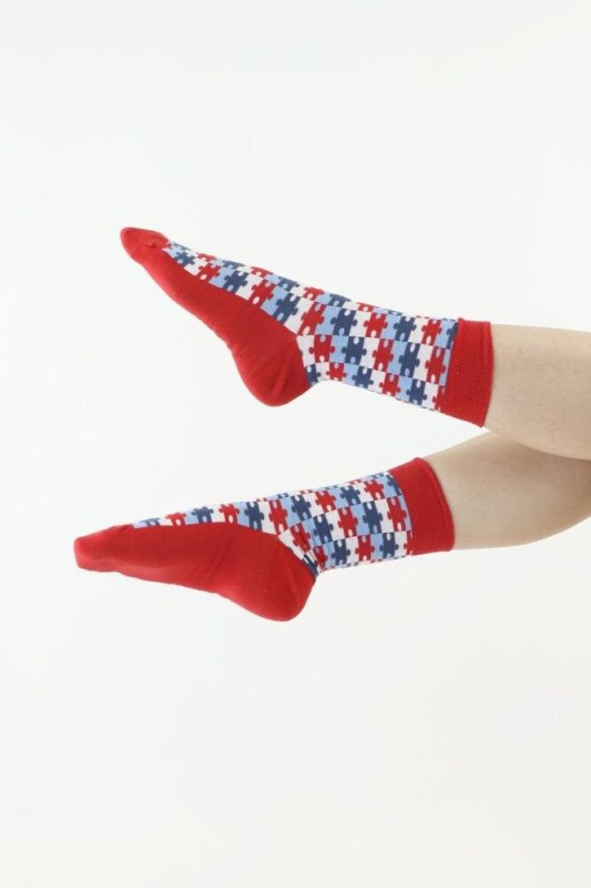 Veselé ponožky červené model 18336596 - Moraj - Doplňky čepice, rukavice a šály