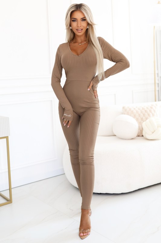 a elegantní žebrovaný dámský overal s&nbsp;výstřihem pěna model 21439596 - kocula - Dámské overály