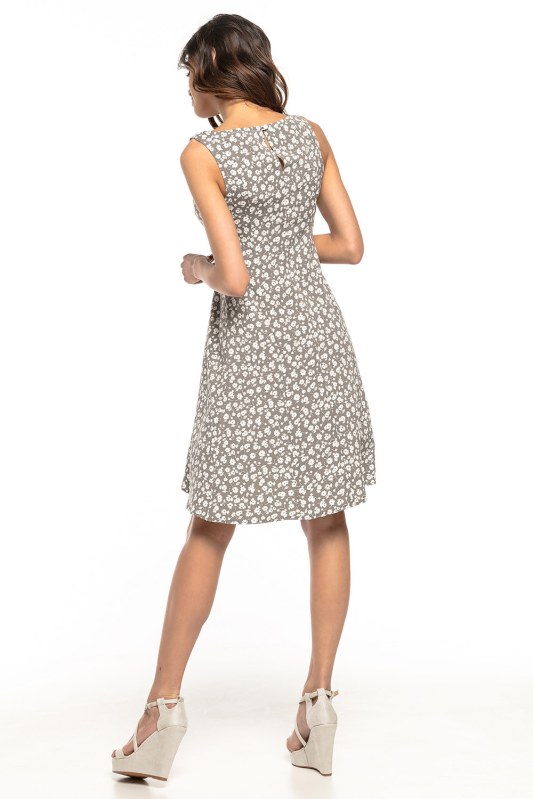 Denní dámské šaty model 15813851 - Tessita - Doplňky čepice, rukavice a šály