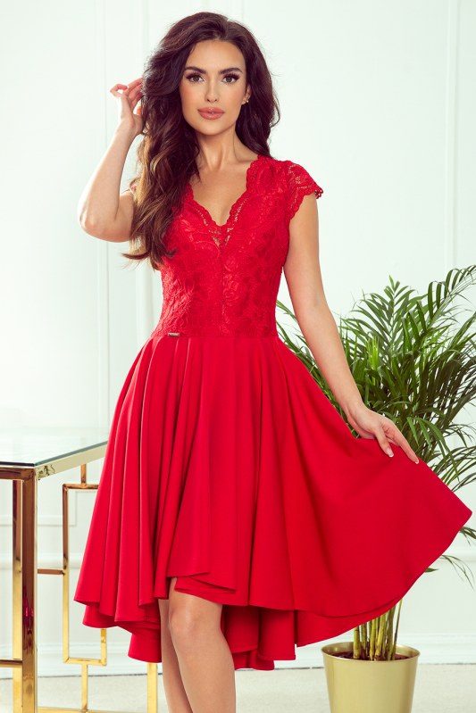 Červené dámské šaty s delším zadním dílem a krajkovým výstřihem model 8228358 - numoco - Dámské saka