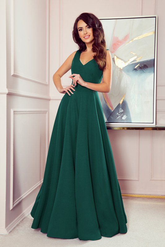 Dlouhé dámské šaty v lahvově zelené barvě s výstřihem model 17009607 - numoco - Doplňky čepice, rukavice a šály