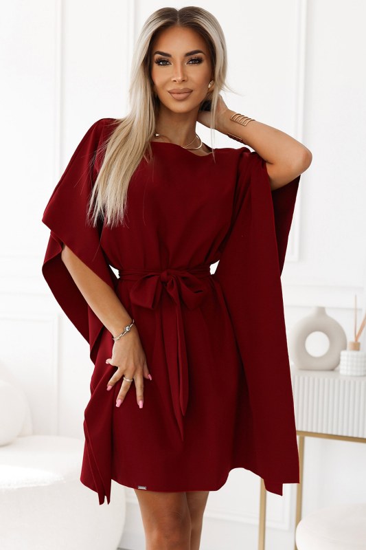 SOFIA Dámské šaty ve vínové bordó barvě se zavazováním v&nbsp;pase model 20584842 - numoco - Doplňky čepice, rukavice a&nbsp;šály