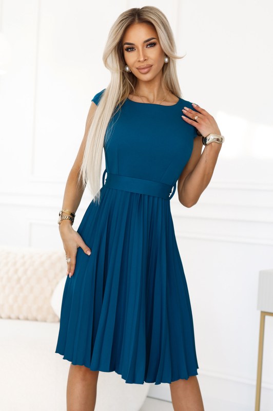 LILA Klasické plisované šaty s krátkými rukávy a páskem barva model 20947840 - numoco
