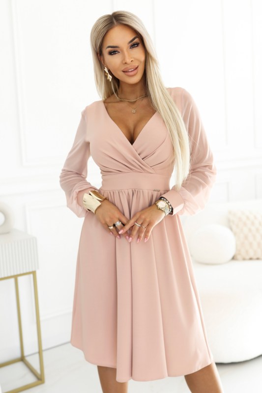 model 22208823 Elegantní midi šaty s obálkovým výstřihem a tylovými rukávy béžové - numoco