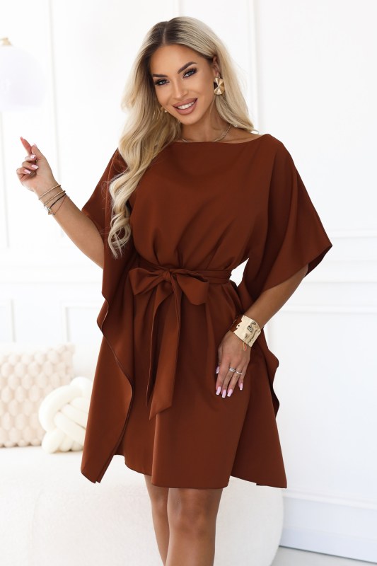 SOFIA Dámské šaty typu s vázáním v pase – hnědé model 22341267 - numoco