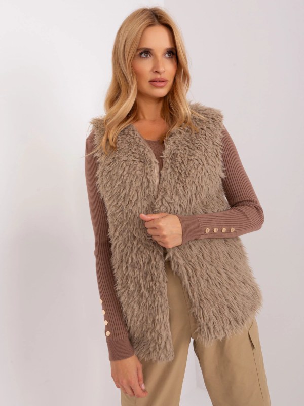 Dámská kožešinová vesta TW KZ model 20727671 Béžová - Och Bella Dámská kožešinová vesta TW KZ model 20727671 Béžová - Och Bella - bundy