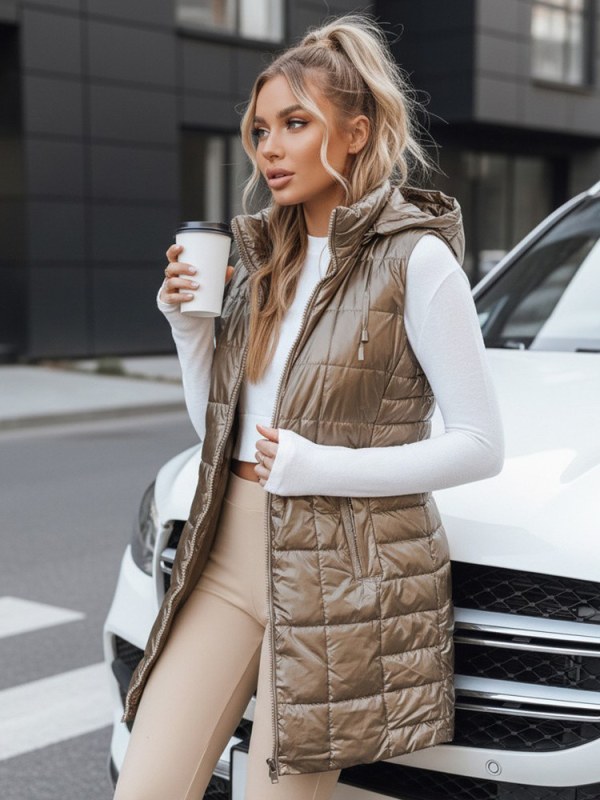 Dámská prošívaná vesta s&nbsp;kapucí model 22092282 zlatá Fashion Street - FashionStreet - Dámské bundy
