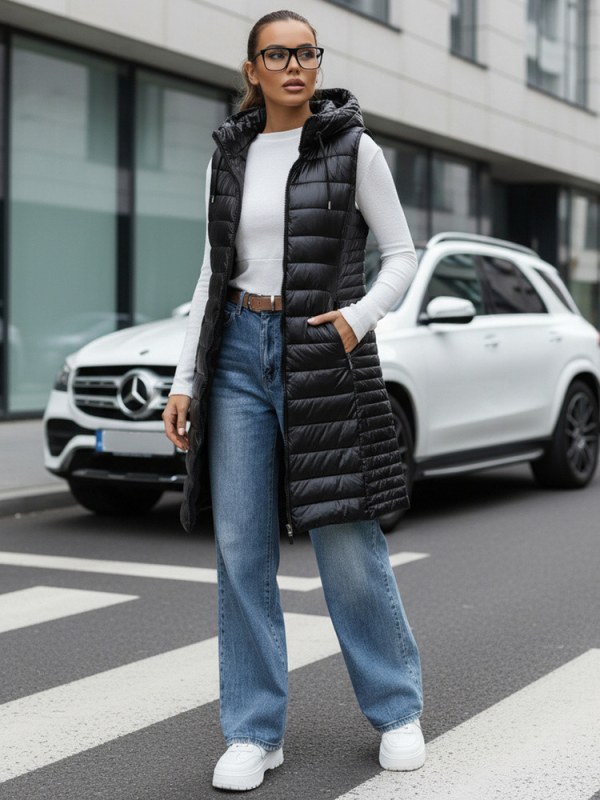 Dámská prošívaná vesta s&nbsp;kapucí model 22270401 černá - FashionStreet - Dámské bundy