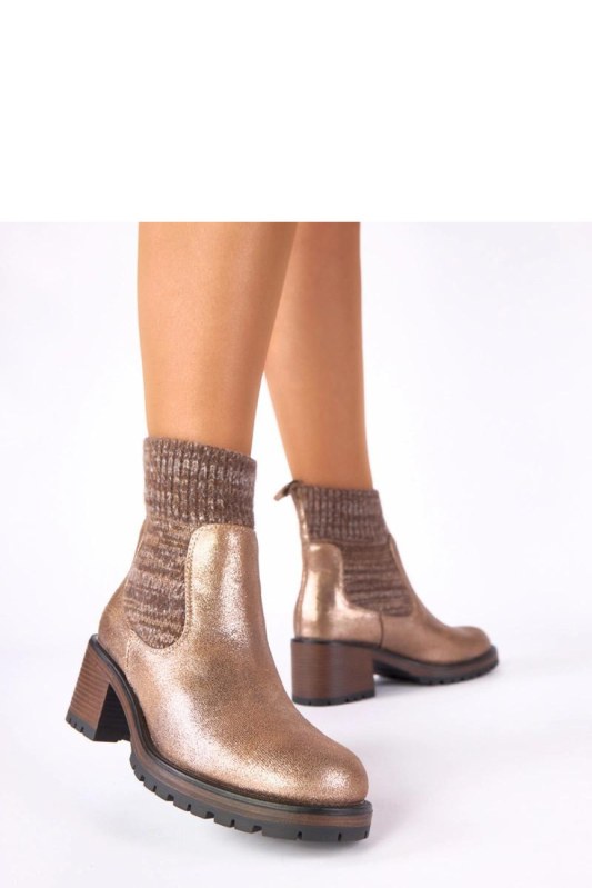Boty na podpatku model 21946804 zlaté Solea - SWEET SHOES