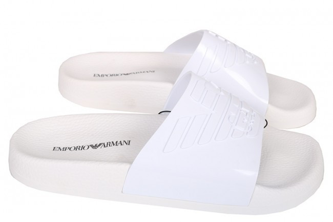 Pantofle model 7456206 bílá - Emporio Armani - Doplňky čepice, rukavice a šály